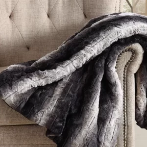 Christian Siriano | Manta de piel sintética